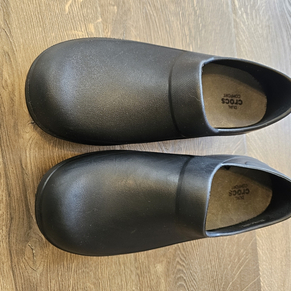 Crocs. Neria Pro slip resistant work clog